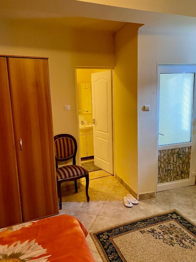 Bed and Breakfast House In The Woods Решица Экстерьер фото
