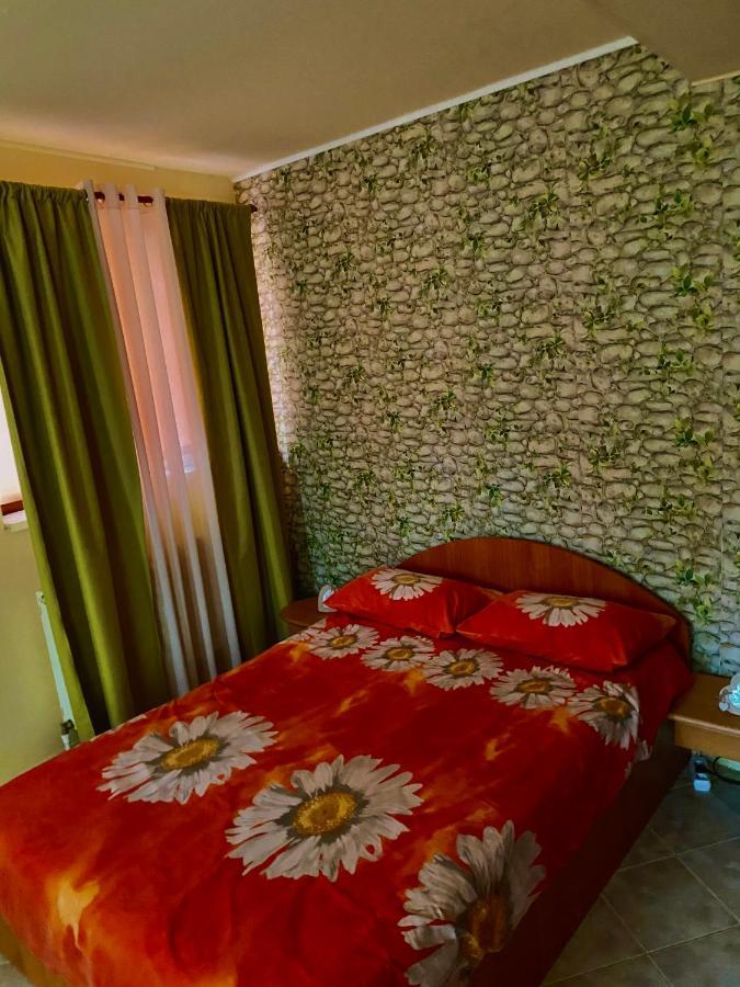 Bed and Breakfast House In The Woods Решица Экстерьер фото