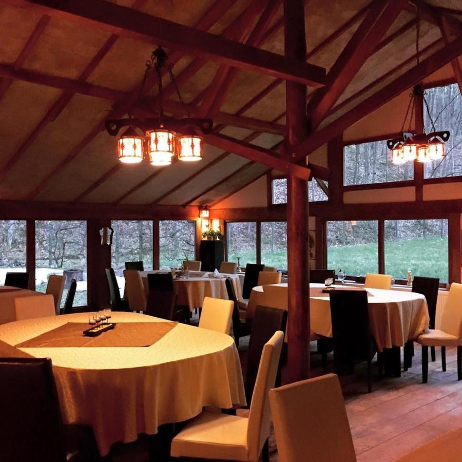 Bed and Breakfast House In The Woods Решица Экстерьер фото